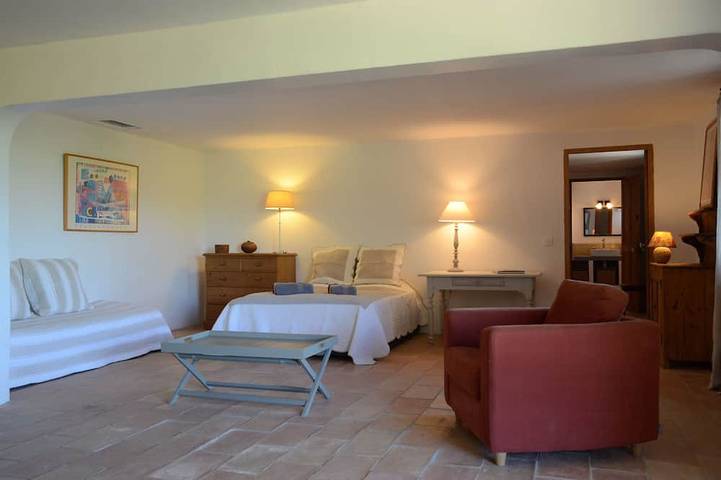 Gîte pour 4 personnes, avec jardin ainsi que balcon et piscine dans le Luberon - 2