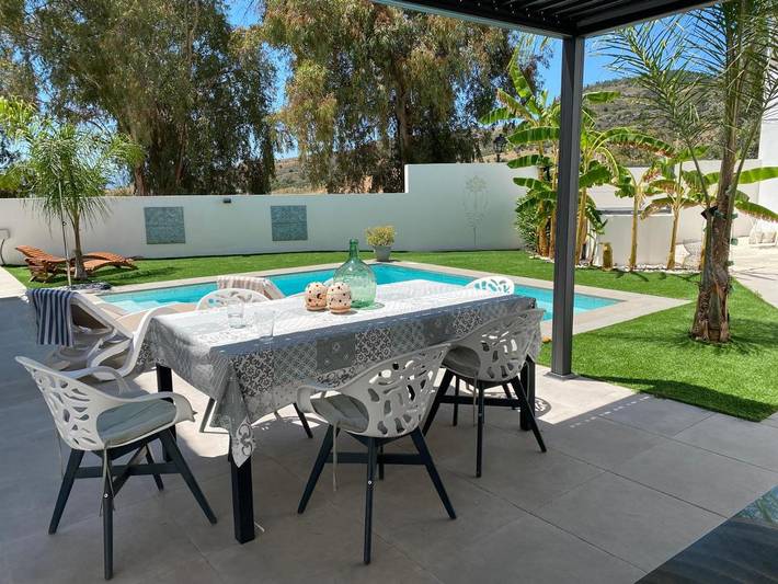 Chalet para 4 personas, con piscina además de jardín y vistas - 1