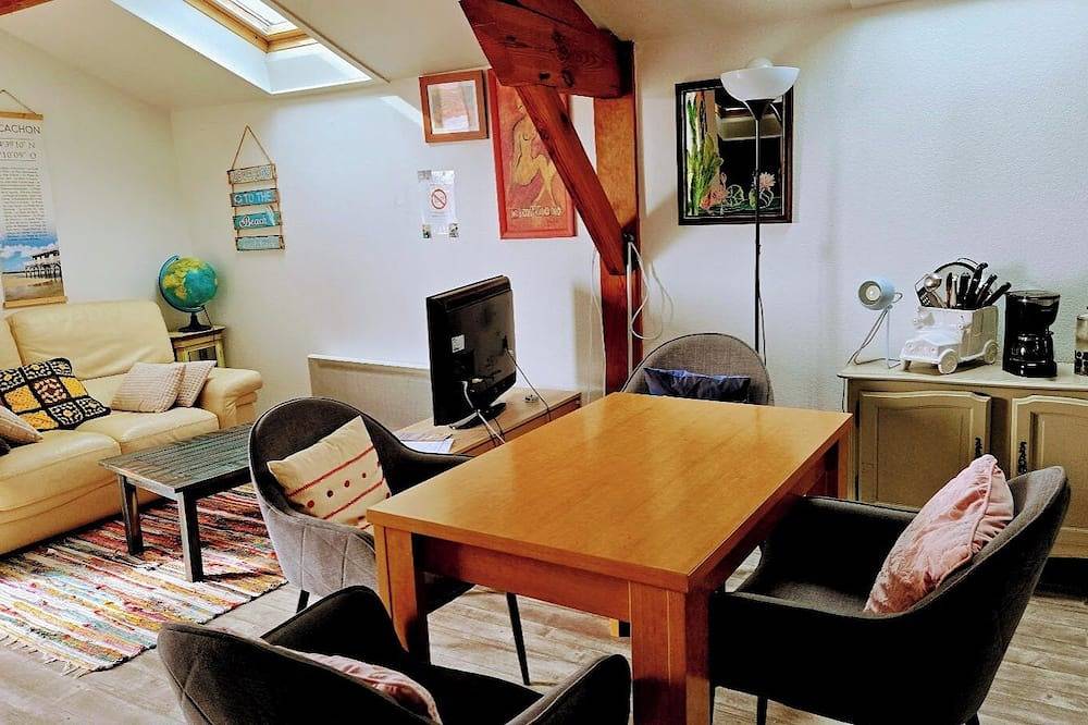 Appartement entier, Chambres d hôtes du petit bonheur a 2 minutes du lacs et du musées d hydravion in Biscarrosse (bourg), Biscarrosse