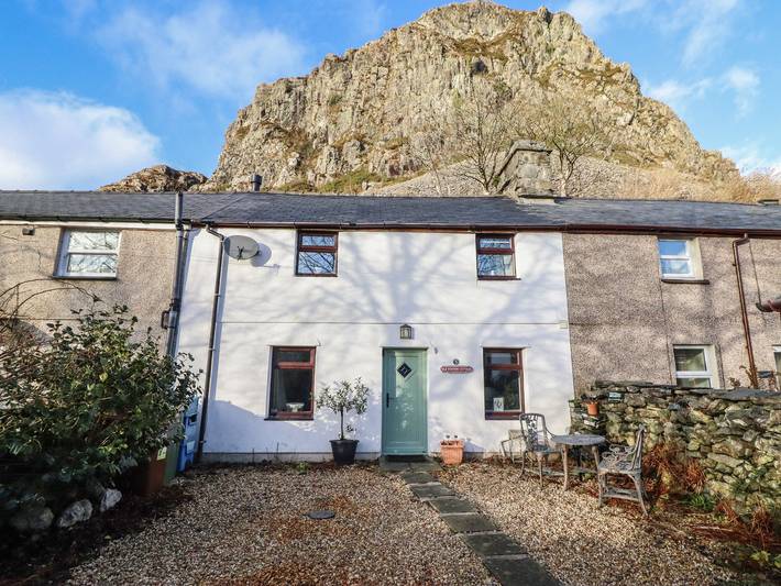Cottage for 4 people, with garden, with pets in Blaenau Ffestiniog