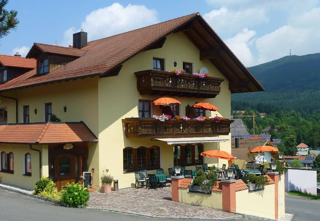 Pension/Ferienwohnungen Ludwig - Doppelzimmer 16 mit Balkon und Bergblick in Rimbach (Oberpfalz), Ostbayern