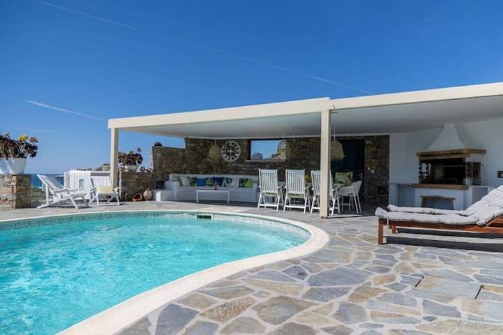 Villa for 10 people, with garden and hot tub, with pets in Naxos