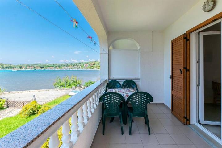 Ferienwohnung für 4 Personen, mit Balkon in Lopar - 2