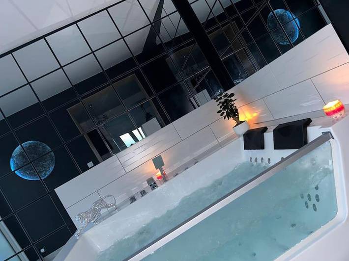 Cottage pour 2 personnes, avec jardin et jacuzzi à Boulancourt