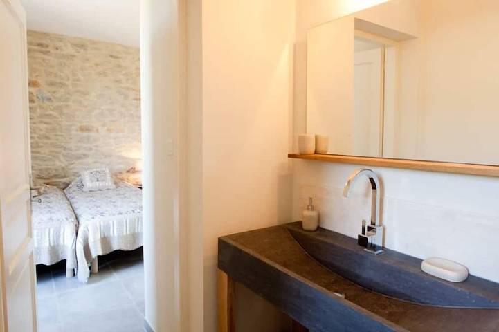 Gîte pour 6 personnes, avec jardin ainsi que terrasse et piscine à Laudun-l'Ardoise - 4