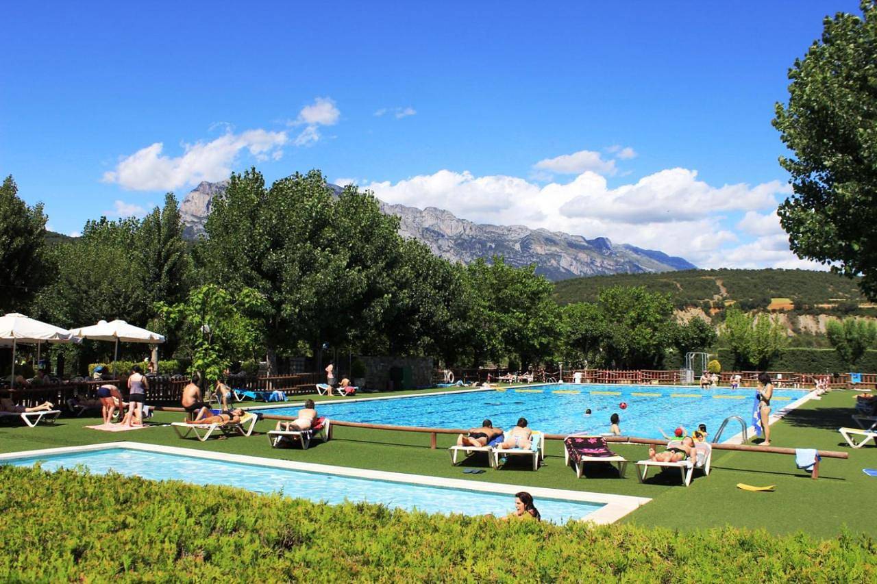 Bungalows Peña Montañesa in Labuerda, Aragonese Pyrenees