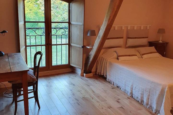 Large, comfortable house in a green setting (sleeps 12) in Bétête, Guéret region