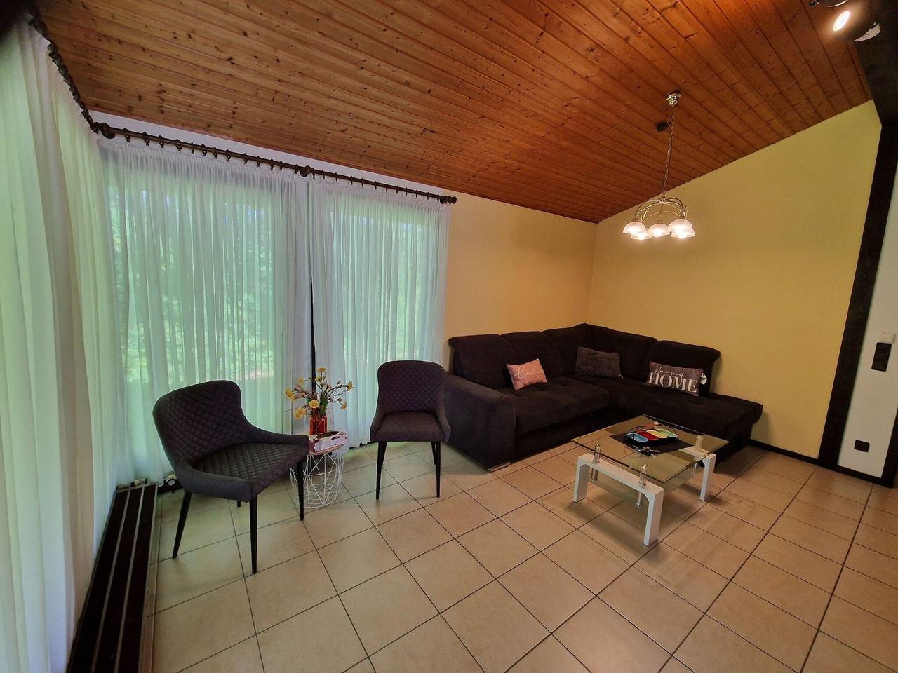 Single storey detached bungalow, in a wooded area in Machtlos, Ronshausen
