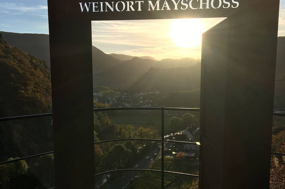 Ganze Wohnung, Modern penthouse apartment with terrace over the roofs of Remagen in Remagen, Mittelrhein