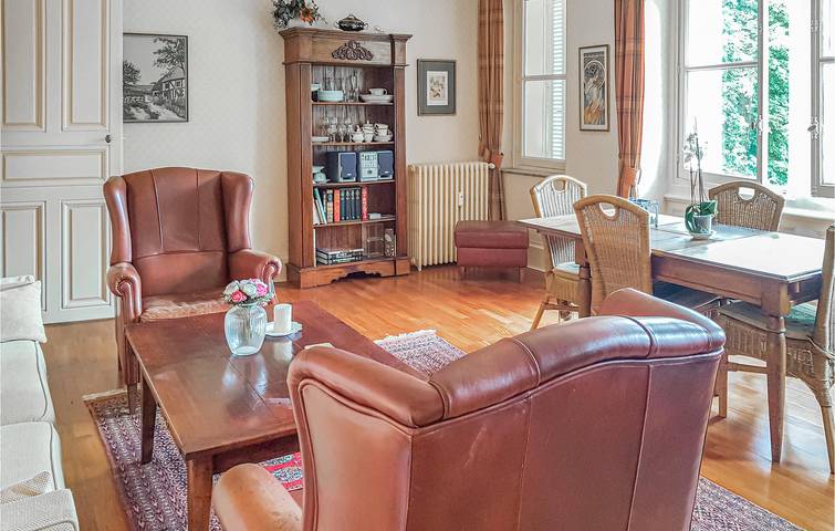 Apartamento vacacional entero, Encantador apartamento con piscina y jardín, a 2 km del río, a 2,5 km de la ciudad in Ocquerre, Sena y Marne