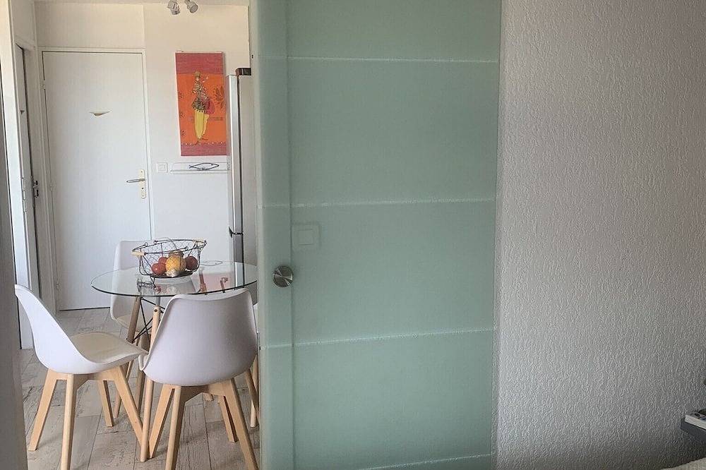 Ganze Wohnung, Schöne klimatisierte T3, direkt am Strand, 2 Schlafzimmer, Aufzug, Adsl, Parkplatz in Cavalaire-sur-Mer, Parc national Port-Cros