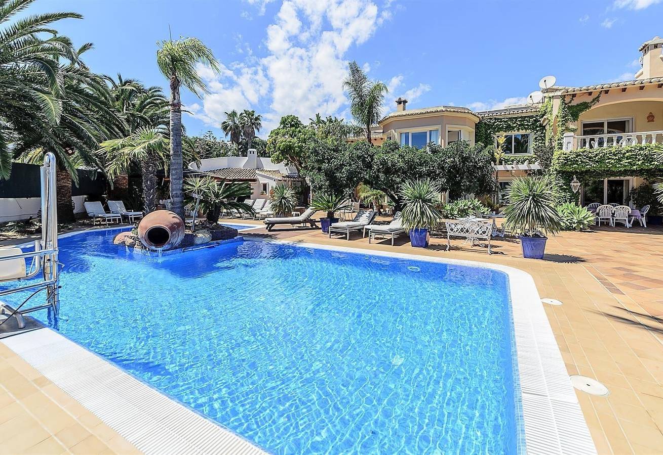 Villa 'Luxury Xenofilia Lll' com vista para a montanha, Wi-Fi e ar condicionado in Teulada (Espanha), Costa Blanca