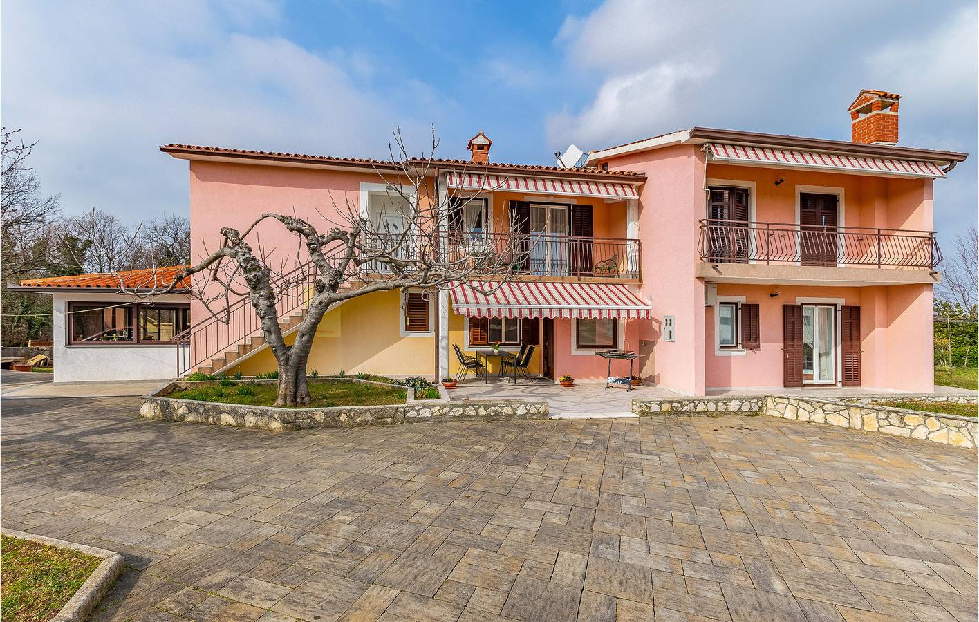 Entire vacation apartment, Vacation apartment for 5 people with terrace in Croatian Adriatic