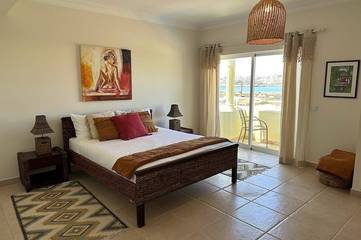 Villa for 14 People in Ferragudo, Faro District, Photo 1