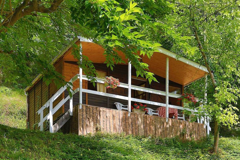 Au Calme  Chalets en bois  2 a 3  personnes  un couple et 1  enfant en bas age in La Bastide-Clairence, Région de Bayonne