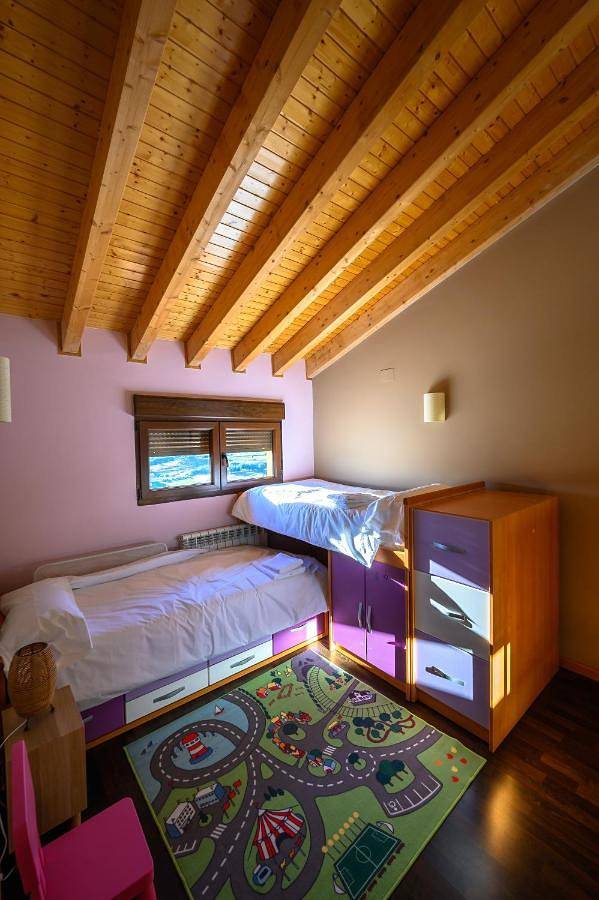 Chalet in Hoyos del Espino, Provincia de Ávila
