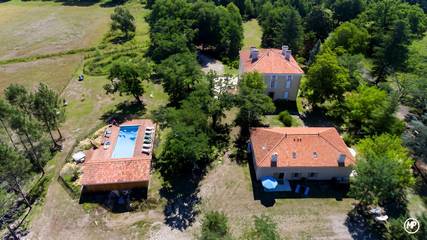 Chambre d’hôte pour 2 personnes, avec jacuzzi ainsi que piscine et jardin dans Losse