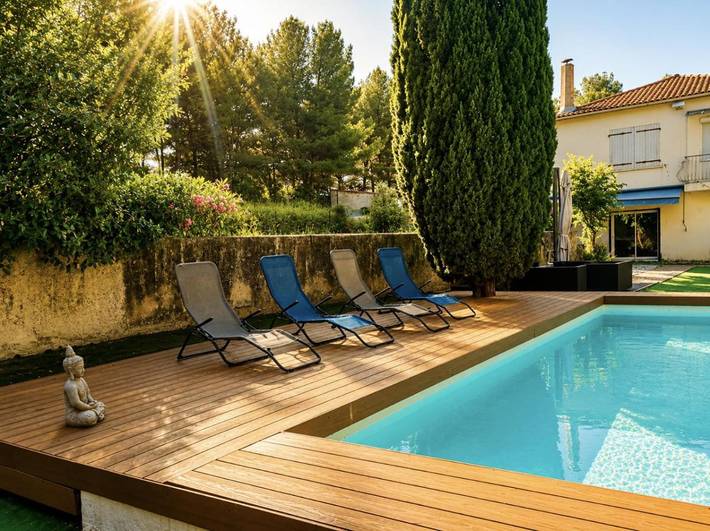 Gîte pour 4 personnes, avec Terrasse ainsi que Jardin et Piscine à Saint-Mitre-les-Remparts - 4