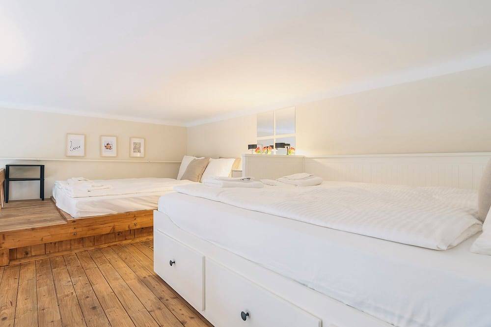 Entire apartment, Budapest Bliss: Gracious Retreat in Budapest, Central Hungary
