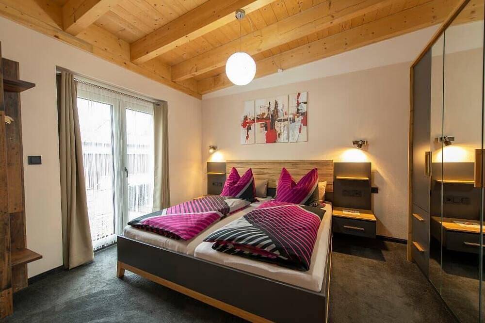 Ganze Wohnung, Moderne Ferienwohnung Hochberg (85 qm) mit Balkon in Pleystein, Naturpark Nördlicher Oberpfälzer Wald
