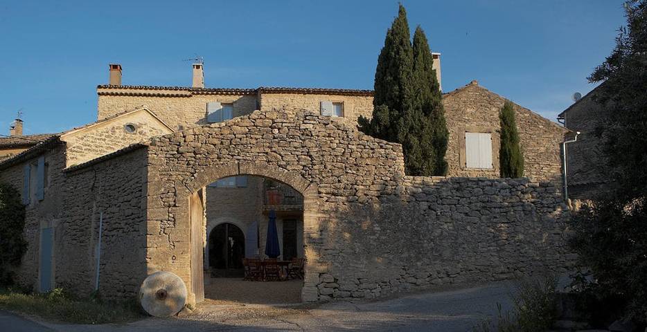 Gîte pour 2 personnes, avec jardin et piscine dans le Vaucluse - 2