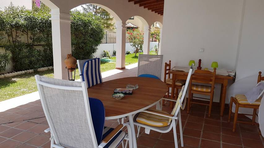 Location de vacances pour 11 personnes, avec terrasse ainsi que piscine et jacuzzi à Vera - 3