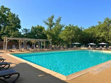 Camping pour 2 personnes, avec bassin pour enfant dans le Vaucluse