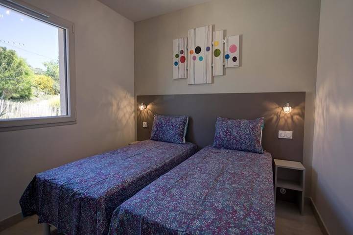 Location de vacances pour 6 personnes, avec terrasse ainsi que jardin et piscine à Cesseras - 4