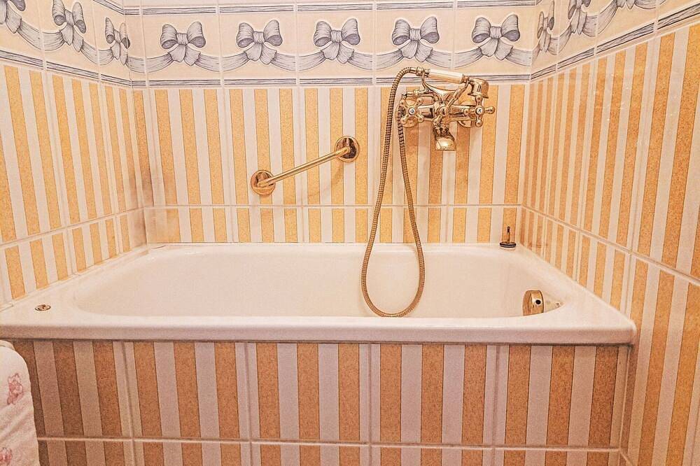 Schönes alleinstehendes Ferienhaus für 10 Personen mit Tv, Terrasse und Haustiere erlaubt in Salzkammergut-Berge, Traunkirchen