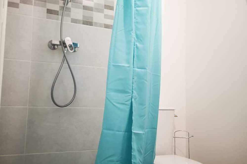 Geheel appartement, Le Cyprès, T2 bottom of villa in Saint-Mitre-les-Remparts, Istres en omgeving