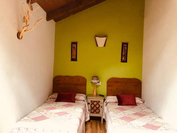 Casa rural para 3 personas, con terraza y jardín además de vistas y piscina, Se admiten mascotas en Valle de Tena - 4