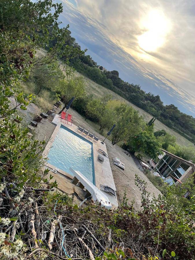 Gîte pour 4 personnes, avec jardin et terrasse ainsi que piscine et jacuzzi à Ventenac-Cabardès - 4