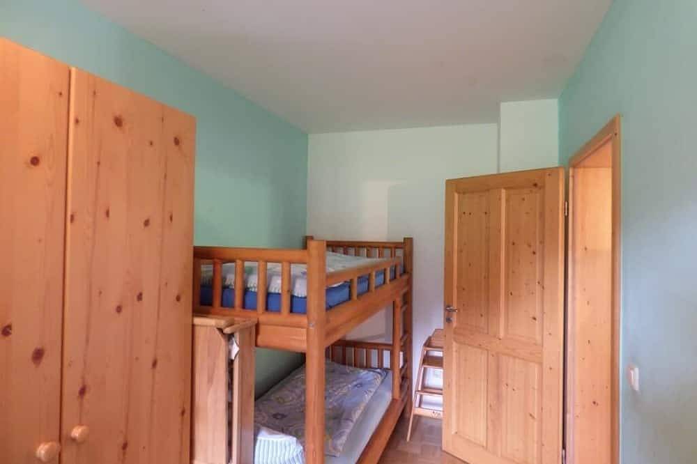 Ganze Wohnung, Liebevolle Ferienwohnung mit Terrasse auf Ferienbauernhof in Chamerau, Ostbayern