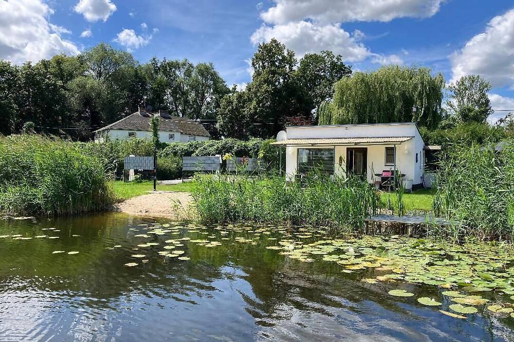 Ferienunterkunft am Privatsee, inmitten der Natur in Ketzin, unweit von Berlin in Ketzin, Havelland