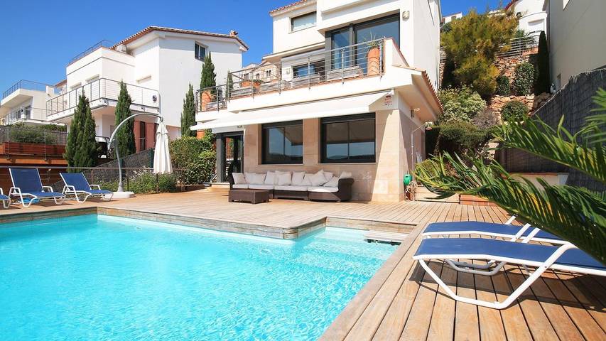 Maison de vacances pour 8 personnes, avec balcon ainsi que piscine et jardin dans Punta Montgo