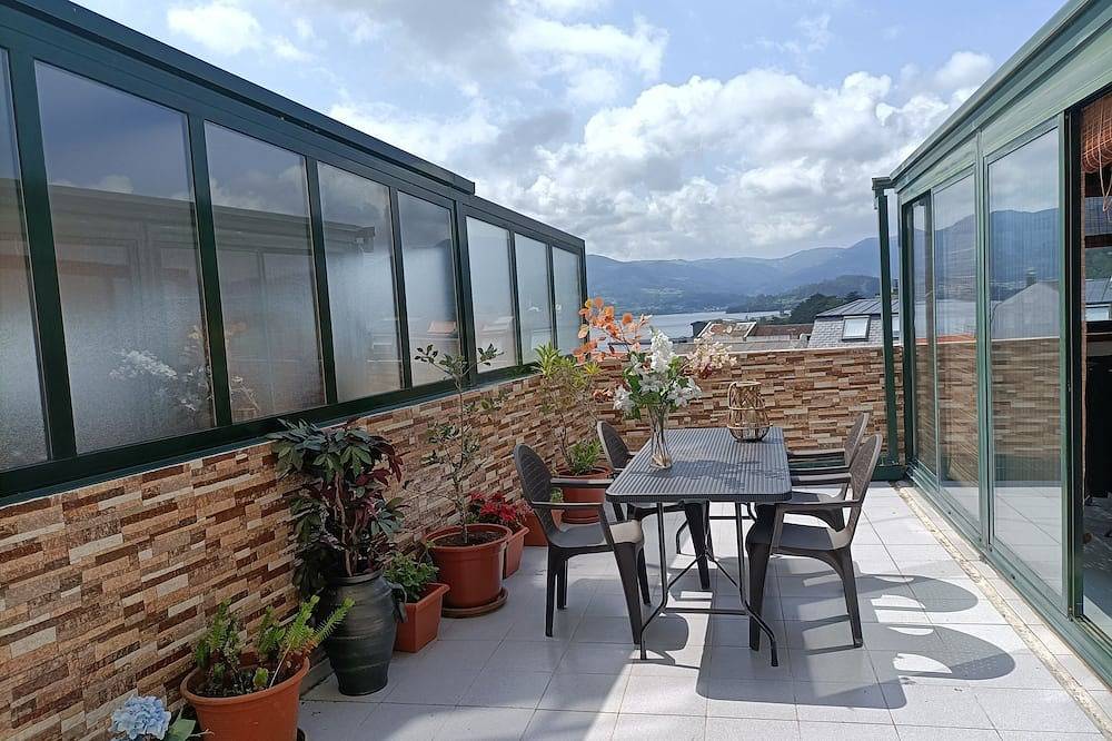 Entire apartment, Apartment with terrace in Rías Altas in Ortigueira, Galician Coast