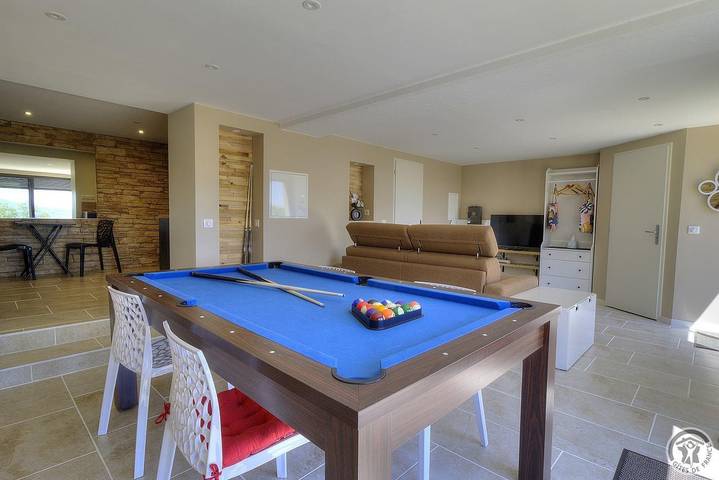 Gîte pour 2 personnes, avec Terrasse et Jardin ainsi que Piscine et Vue dans Rhône - 3