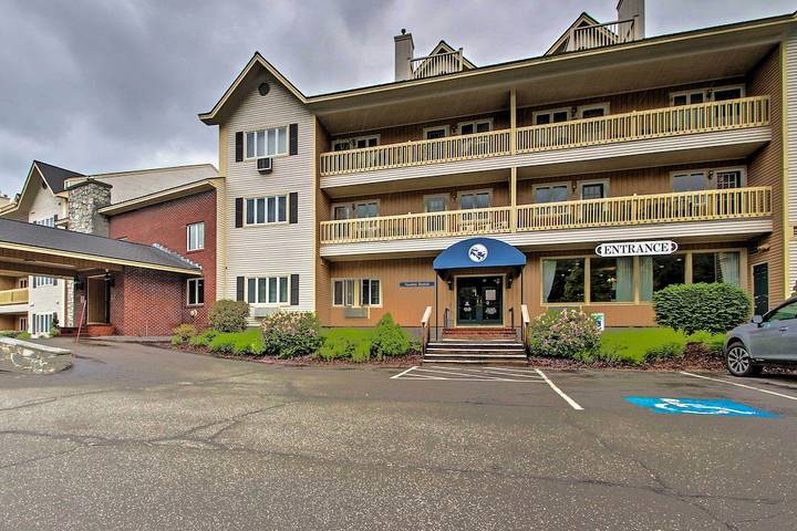 Vacation rental for 100 people, with balcony and hot tub in Lincoln (NH)