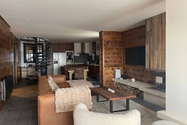 Gîte pour 10 personnes, avec balcon et jardin dans Office De Tourisme De Font Romeu