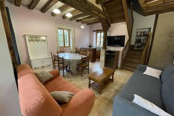 Gîte pour 8 personnes, avec terrasse ainsi que jardin et piscine à Chédigny