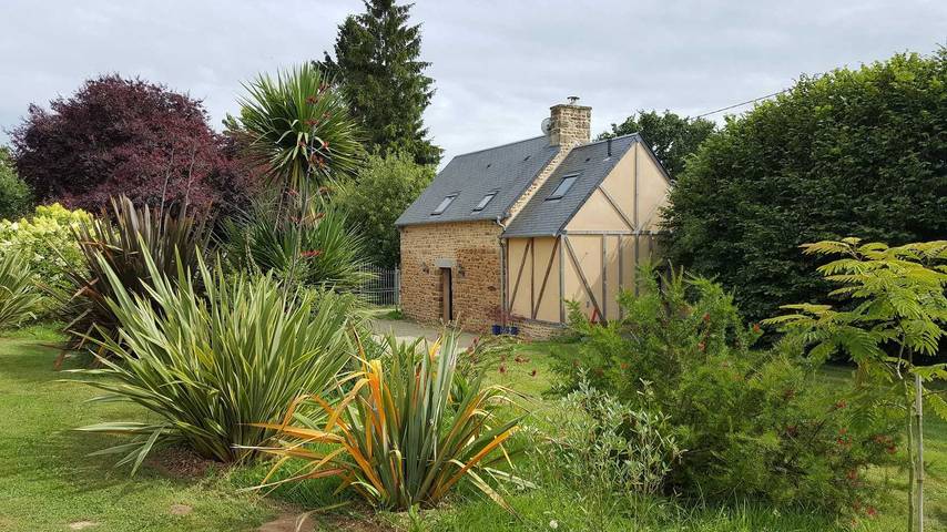 Gîte pour 2 personnes, avec terrasse et jardin à La Lucerne-d'Outremer
