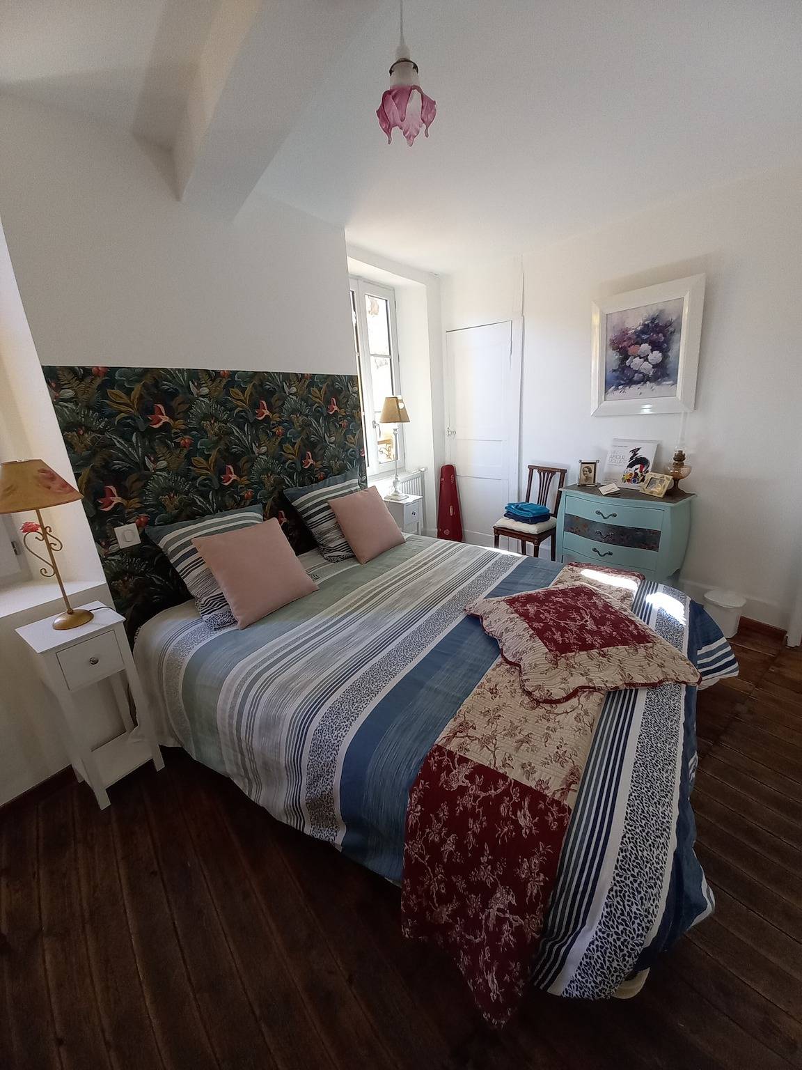 Bed & Breakfast 'Chambre Bleue - Ostau La Lutz' mit Gemeinschaftsterrasse, Garten & Wlan in Saint-Germain-de-Calberte, Cevennen