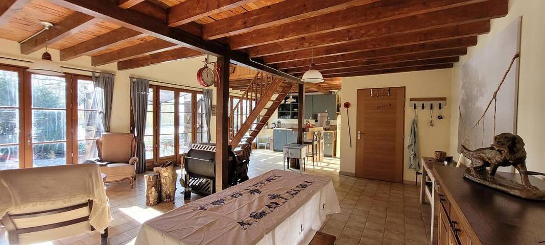 Location de vacances pour 2 personnes, avec vue ainsi que terrasse et jardin à Saint-Épain - 3