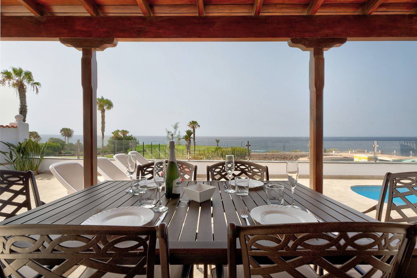 "Villa Atlantico" cerca de la playa con piscina privada, Wi-Fi, A/C, terraza y jardín in Amarilla Golf, Tenerife Sur