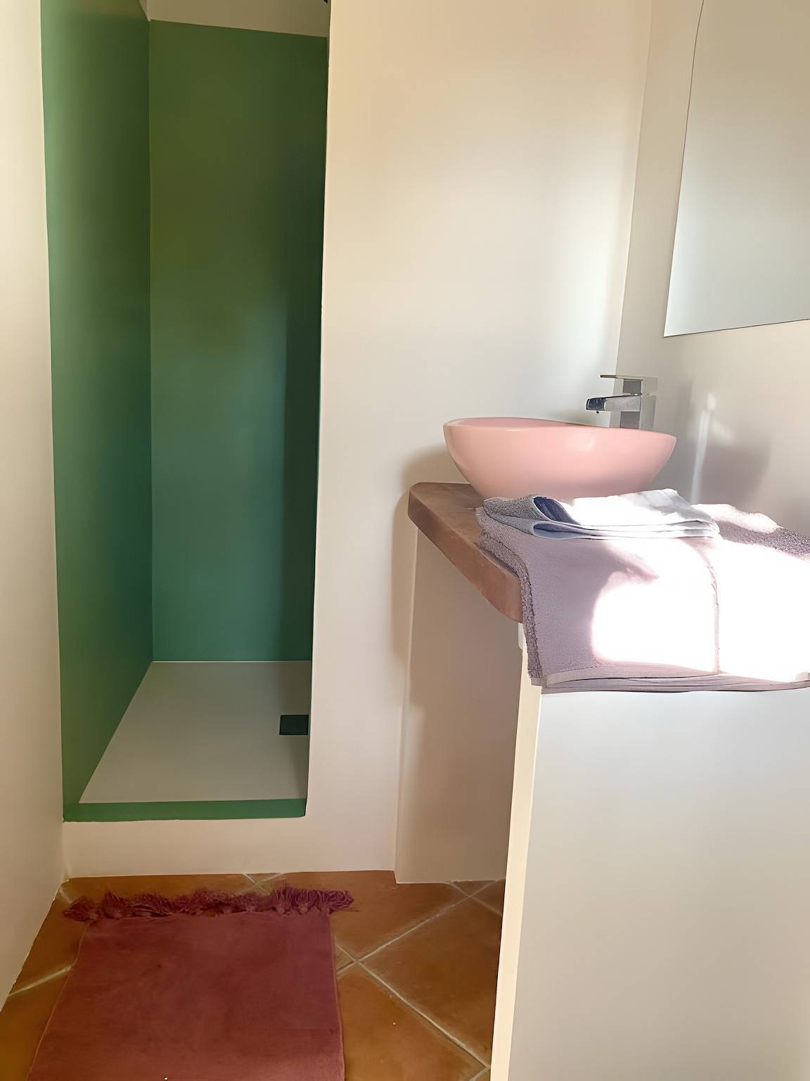 Chambre d’hôtes « Chambre Au Calme » avec vue montagne, terrasse partagée et Wi-Fi in Reillanne, Parc naturel régional du Luberon