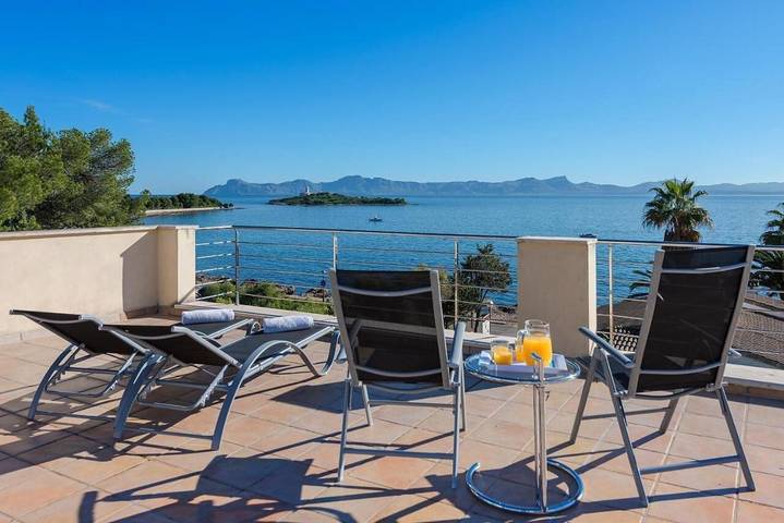 Villa 'Vistafar ' con vistas al mar, Wi-Fi y aire acondicionado in Alcanada, Alcúdia