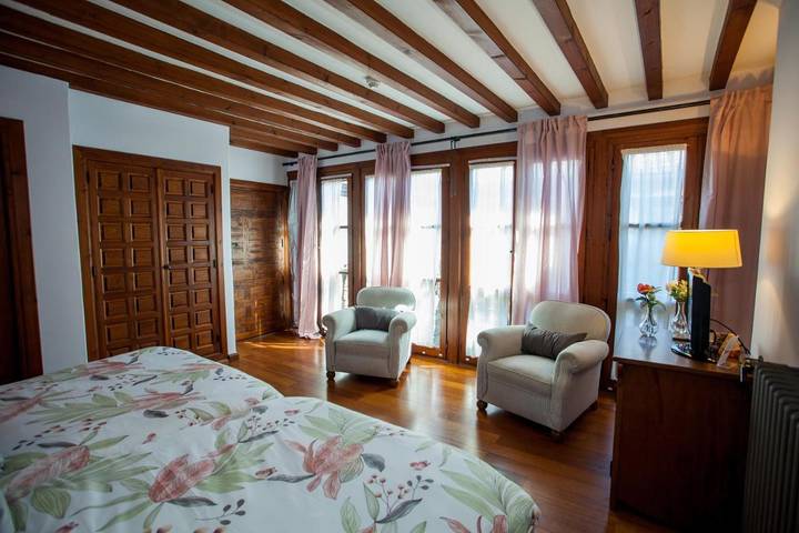 Hotel para 2 personas, con piscina y jardín - 1