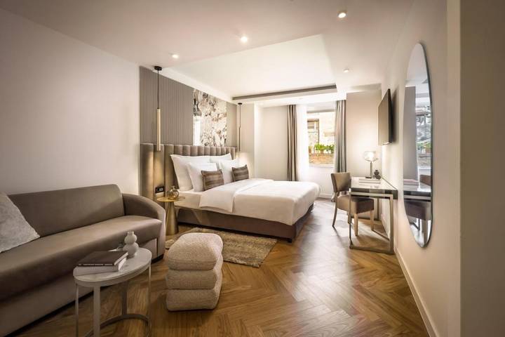 Hôtel pour 2 personnes, avec terrasse ainsi que vue et piscine