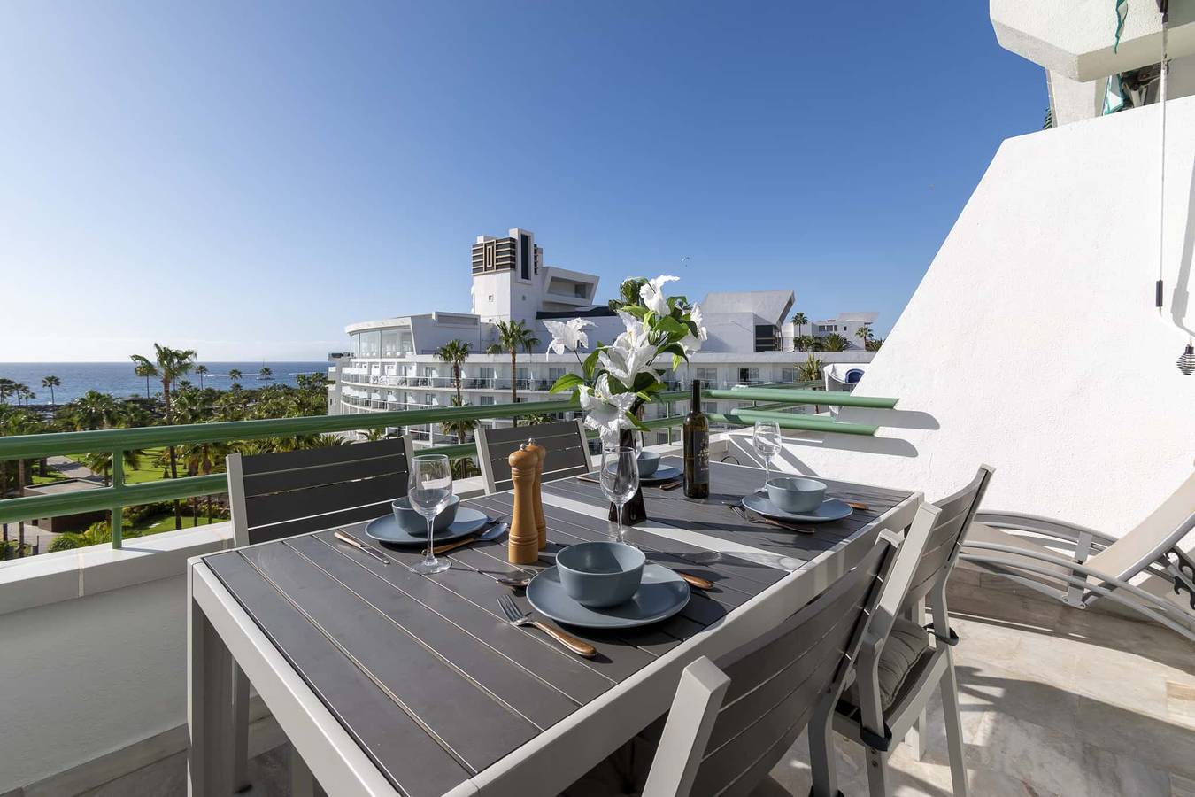 Ganze Wohnung, Ferienwohnung für 4 Personen mit Balkon/Terrasse in Playa del Duque, Adeje