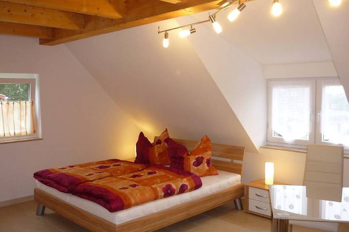 300 m zum weißen Sandstrand, 150 m² Wohnfläche, WLAN, Super Preis-/Leistung in Glowe, Rügen